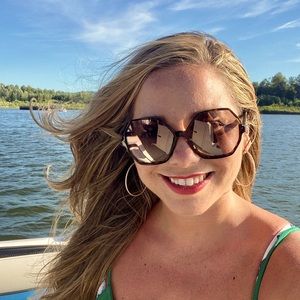 Meet your Posher, Maria